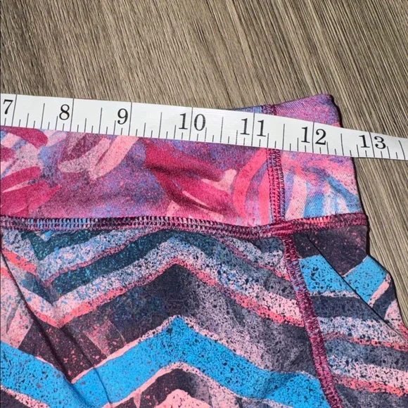 Ivivva by Lululemon Girls Size 12 Running Shorts Colorful Print Zip Pocket - Picture 10 of 12